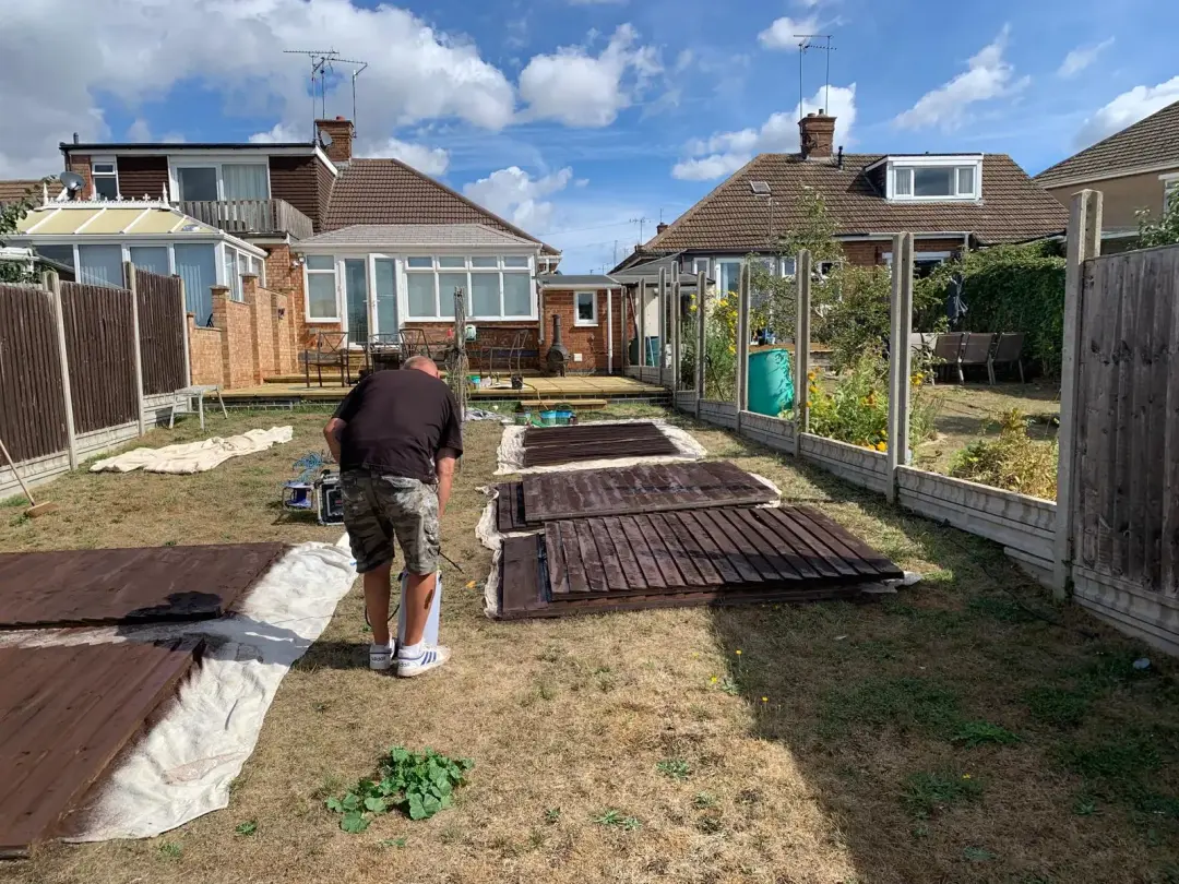 Garden fence staining — During